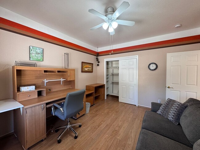 Building Photo - Fully Furnished 3Bed, 2Bath, 2Car Garage i...