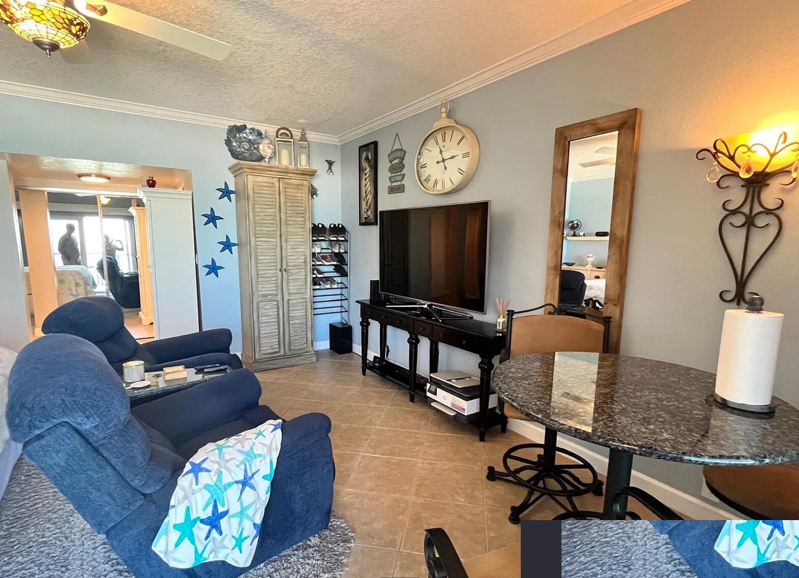 Building Photo - 880 Mandalay Ave