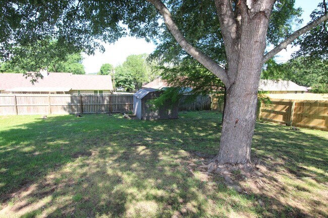 Building Photo - 3 Bedroom 2 Bath Home In Tyler ISD!