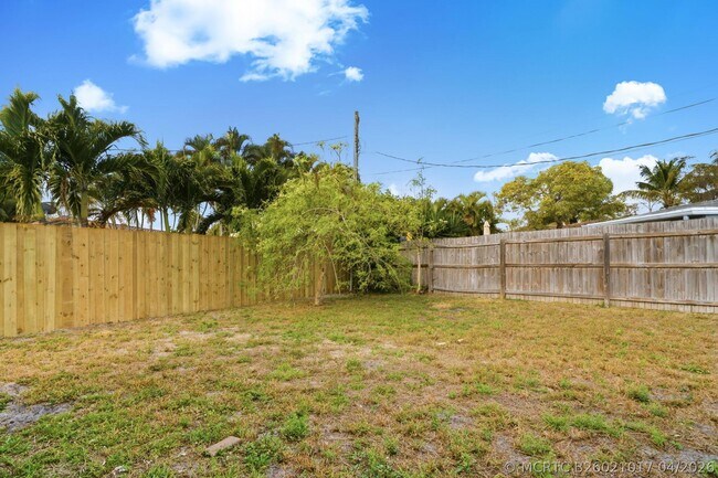 Building Photo - 1123 SE 2nd Ave