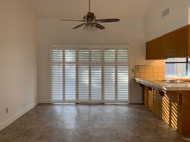 Building Photo - Spacious Bullard Area condo, recently upda...