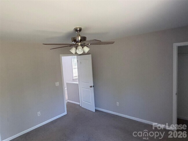 Building Photo - 408 S Elm St