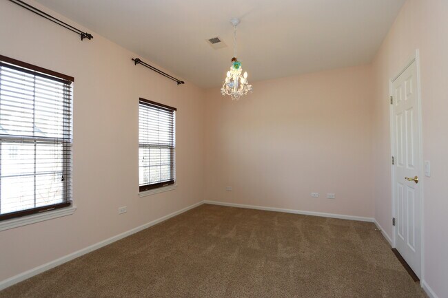 Building Photo - 3333 Stratford Ct