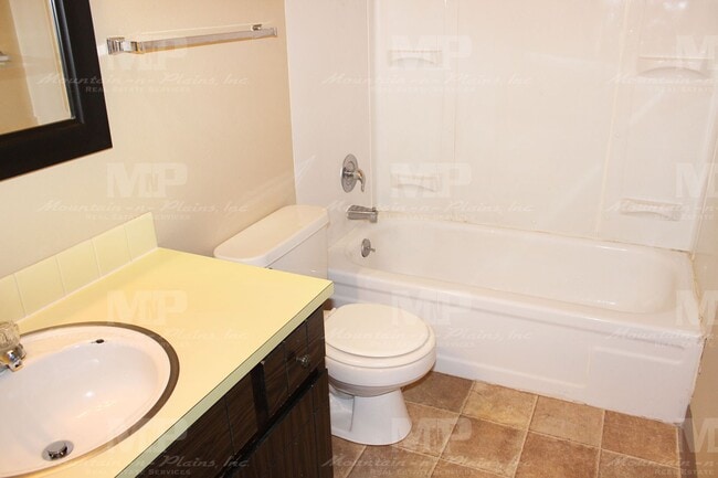 Building Photo - 1709 Banyan Dr