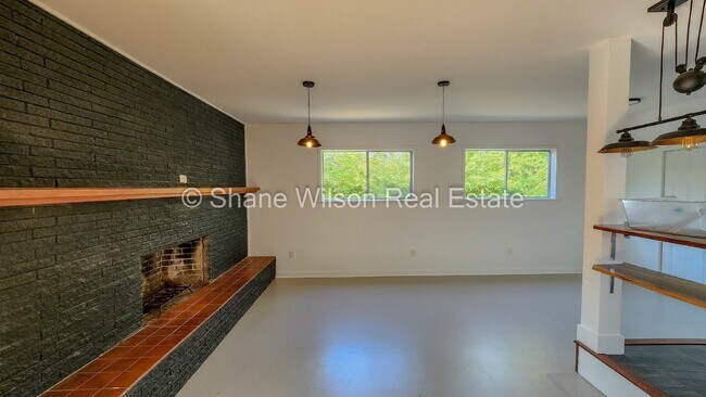 Building Photo - 3 BR / 1 BA East Ridge home for lease!
