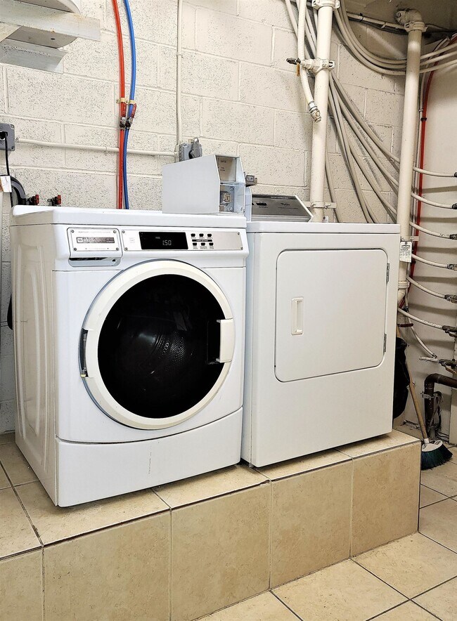 Building Photo - 1000 West St