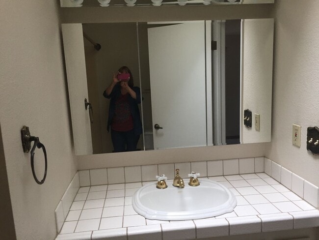 Building Photo - 3 Bed 3 Bath House