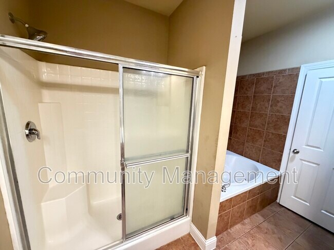 Building Photo - 809 Summer Breeze Dr
