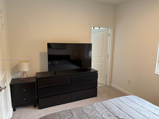 Building Photo - 887 NE 211th St