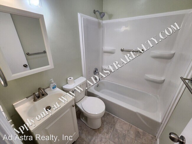 Building Photo - 2 br, 1.5 bath House - 3014 N 155th Ter.,