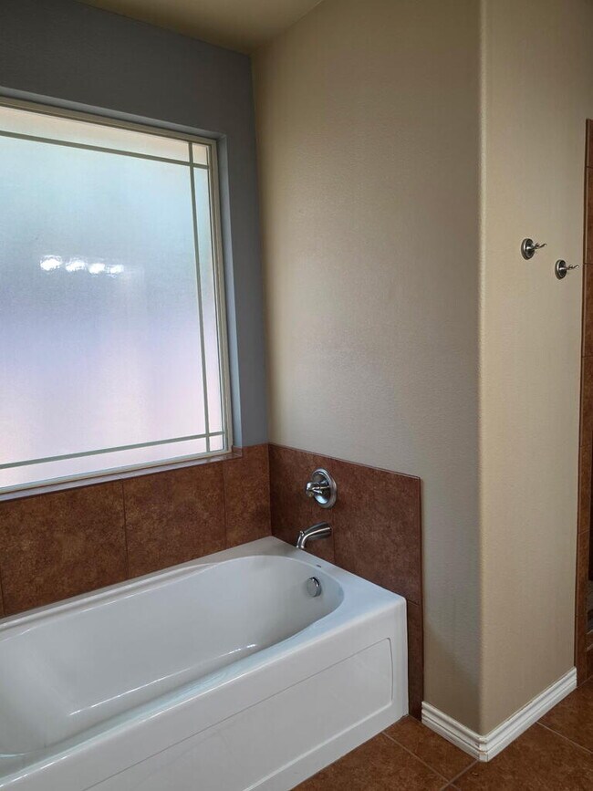 Building Photo - 7103 Kinghorn Dr