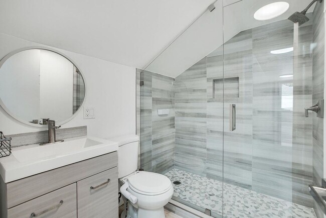 Building Photo - 7351 Valencia Dr