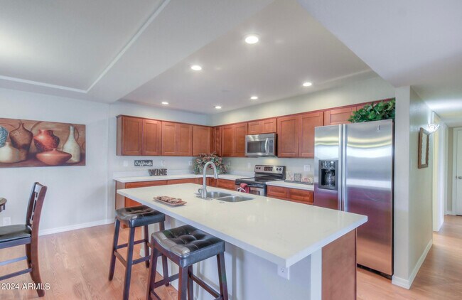 Primary Photo - 40 E Balboa Dr