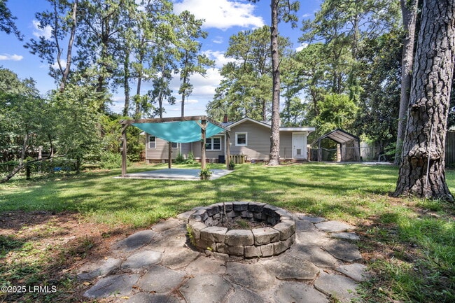 Building Photo - 2410 Pine Ct N