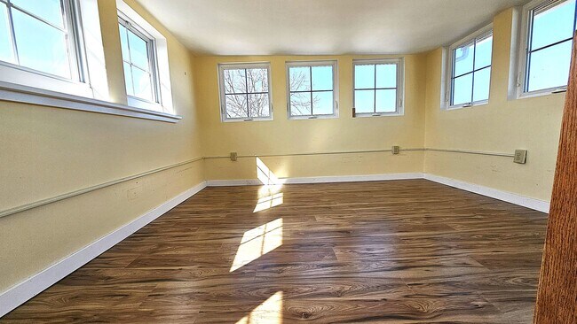 Building Photo - 141-141 N Champlain St