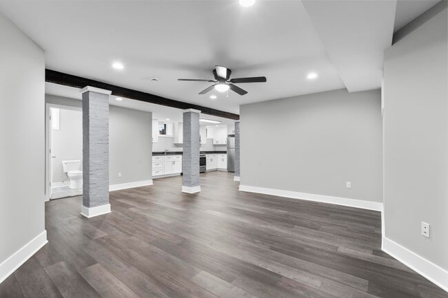 Building Photo - 548 Ferry St