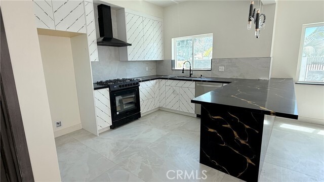 Building Photo - 16015 Acre St