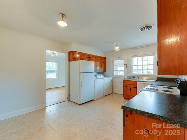 Building Photo - 1432 Bevis Dr