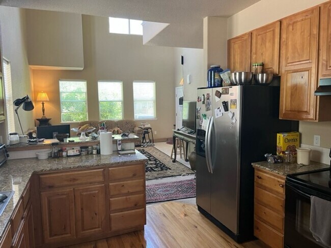 Building Photo - Beautiful move-in ready patio home in Fort...
