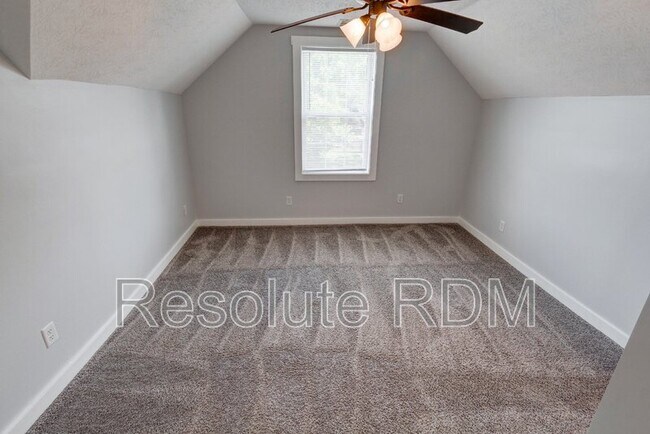 Building Photo - 743 Cottage Ave
