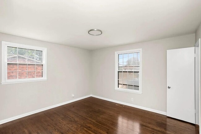 Building Photo - 3214 Doverside Dr