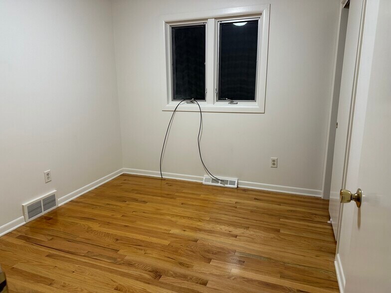 Building Photo - 9574 Idlewood Dr