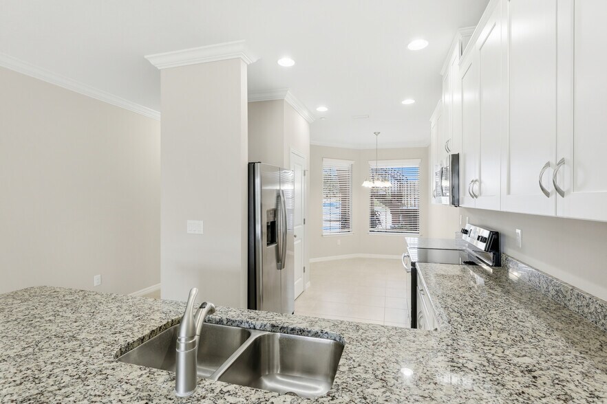 Building Photo - 12710 Sorrento Way