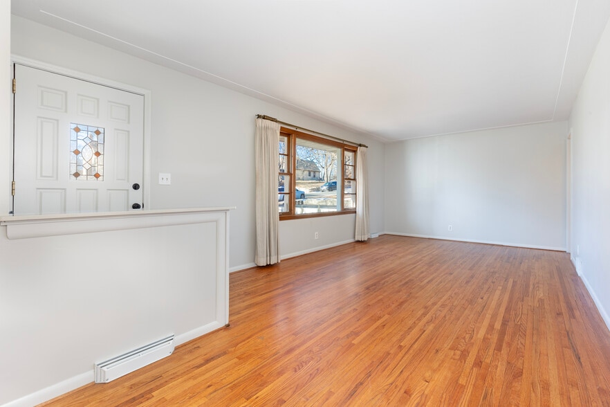 Building Photo - 3119 Sumter Ave S