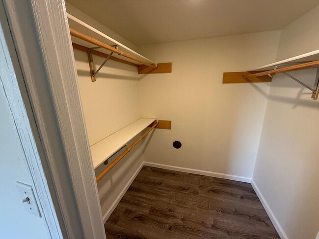 Building Photo - 1417 Raleigh Dr