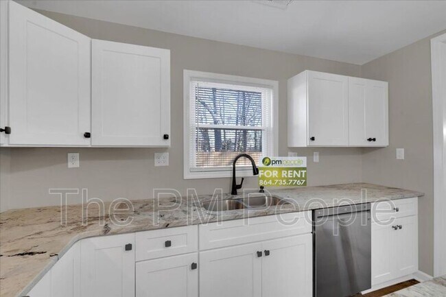 Building Photo - 501 S E St