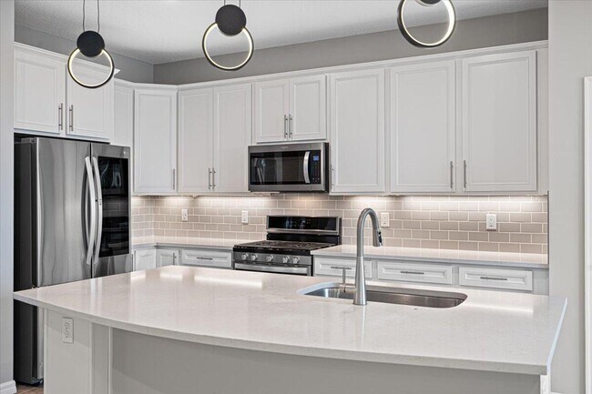Building Photo - 10437 SW Captiva Dr