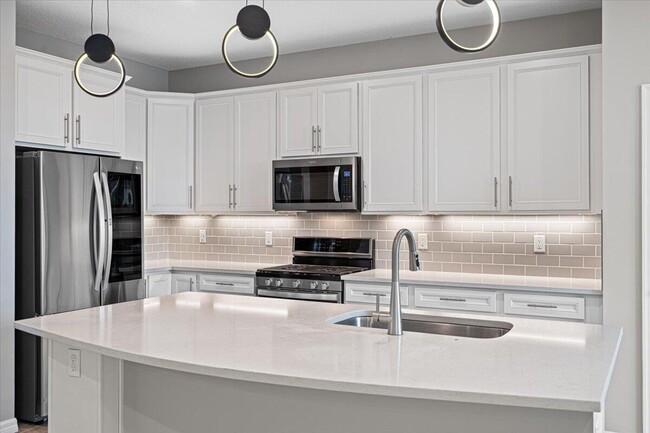 Building Photo - 10437 SW Captiva Dr