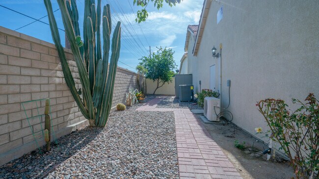 Building Photo - 49142 Barrymore St