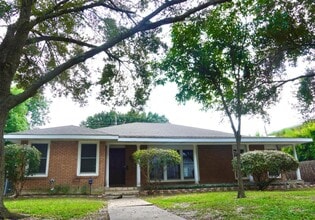 Building Photo - 2317 Dorrington St