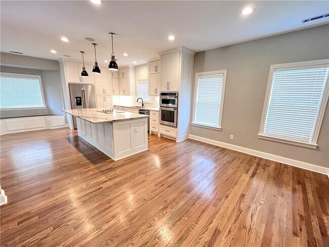 Building Photo - 4416 W Arlington Dr