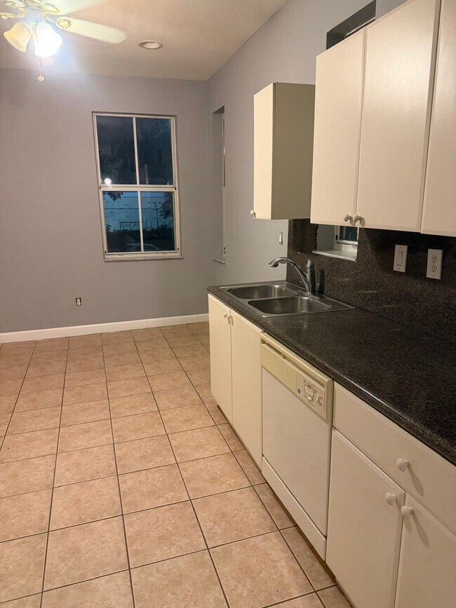 Building Photo - 3501 Shoma Dr