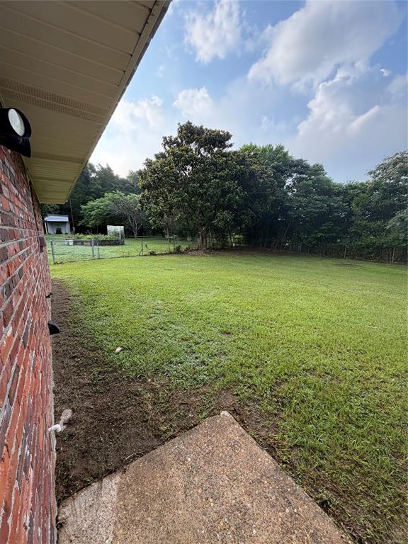 Building Photo - 242 Clubview Dr