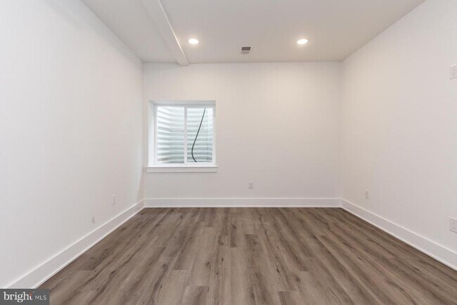 Building Photo - 2132 Berges St