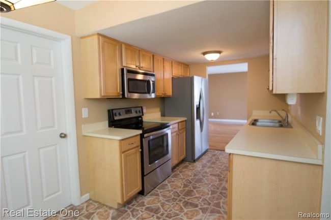 Building Photo - 27081 Farmbrook Villa Dr