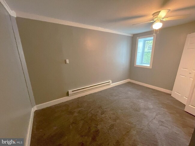 Building Photo - 3 Bedroom 1.5 Bathroom Home.