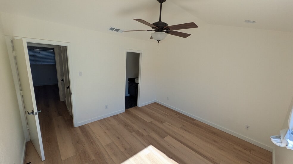 Building Photo - 3944 Buena Vista St