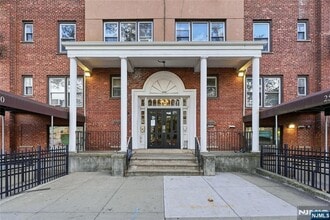 Building Photo - 2520 John F. Kennedy Blvd