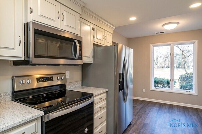 Building Photo - 4045 Hillandale Rd