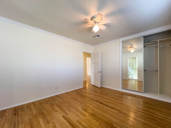 Building Photo - Spacious 3BR Home near Lake Balboa!