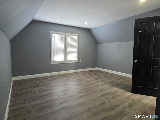 Building Photo - 979-981 Hancock Avenue Unit 3
