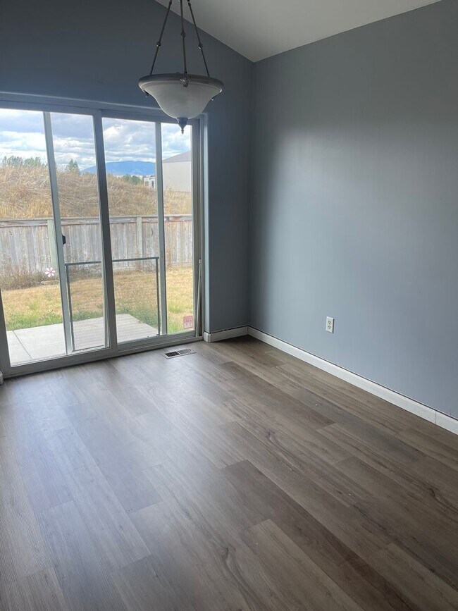 Building Photo - 741 N River Rock Dr