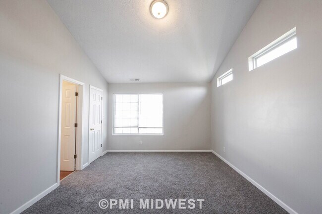 Building Photo - Charming 2-Bedroom, 2.5 Bath Home w/ Loft in Plainfield