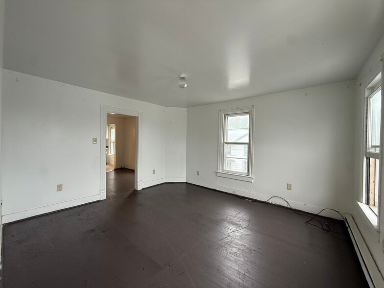 Building Photo - 703 2nd St