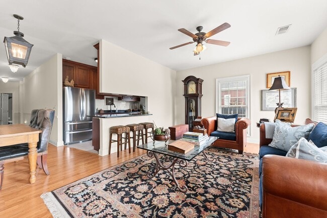 Building Photo - Charming, Step-Less 2 bedroom home with Private Patio Near Lake Lanier