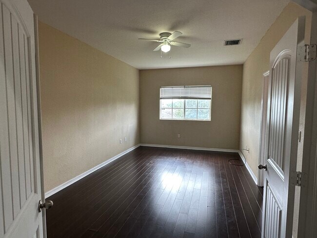 Building Photo - 3532 NW 29th Ct